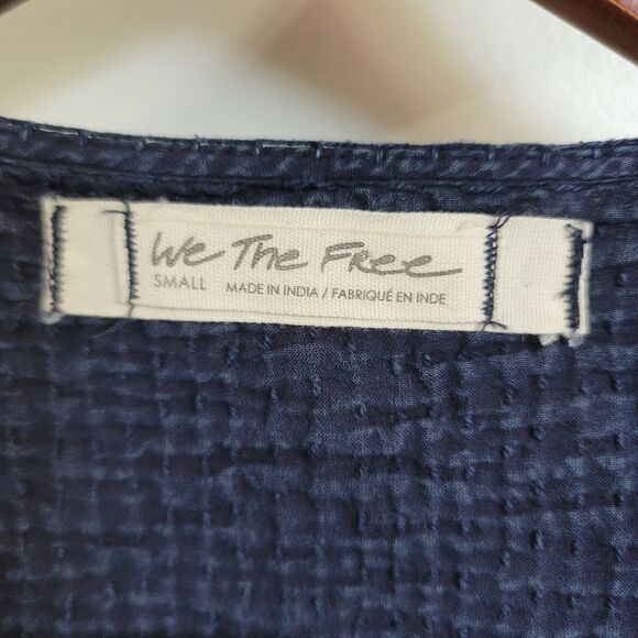 We The Free Cool Meadow Button Down Navy Blue Top Size Small - Picture 4 of 8